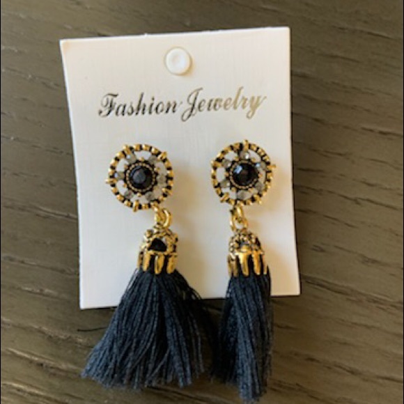 Earring - Picture 2 of 3